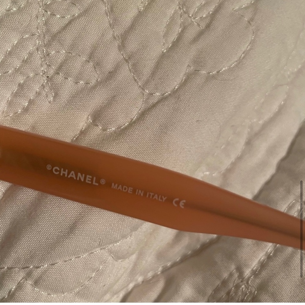 Vintage CHANEL Sunglasses - Picture 4 of 10